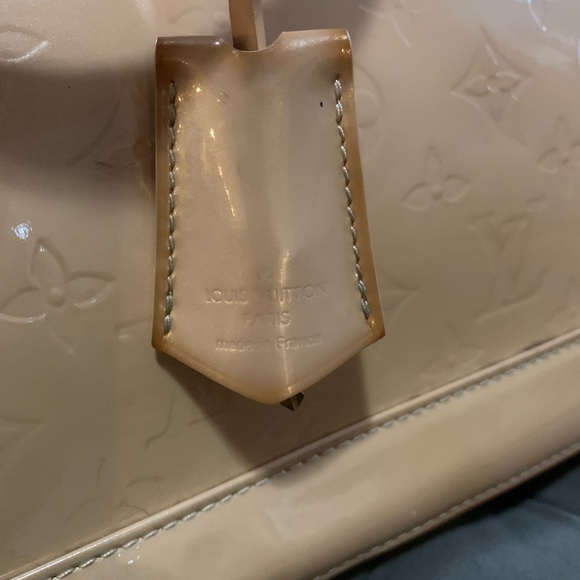 Authentic Louis Vuitton Alma GM Vernis Tan - Picture 5 of 11